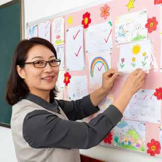 孩子在学习活动中展示成果